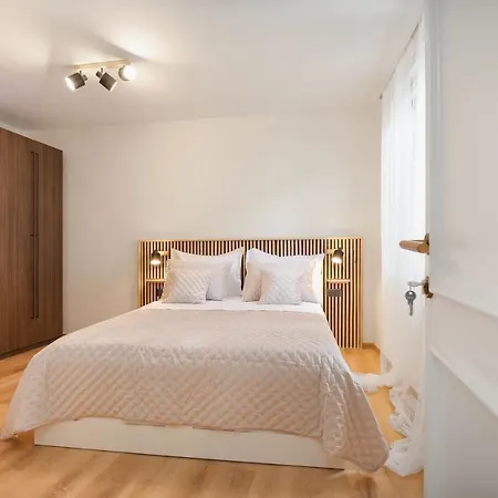 Urbi Et Orbi 2 Apartment Split
